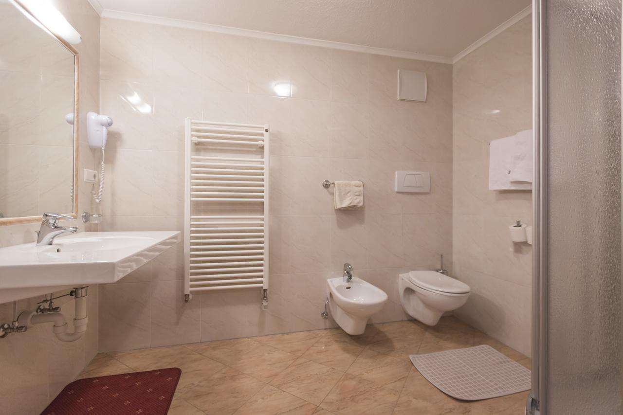Hotel Neuwirt Cadipietra Luaran gambar