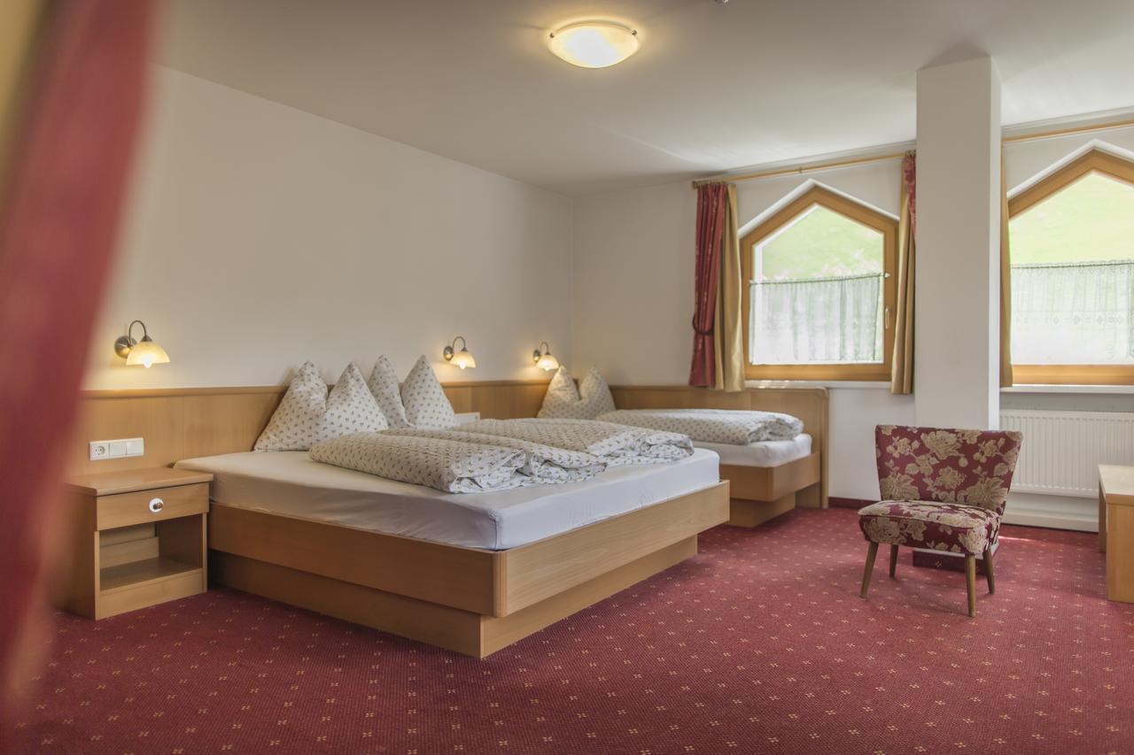 Hotel Neuwirt Cadipietra Luaran gambar