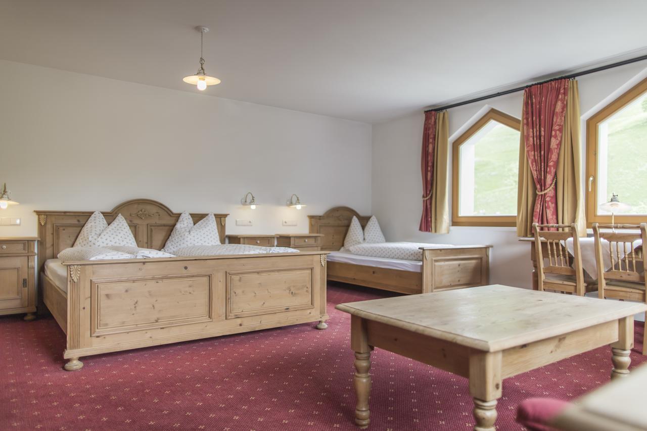 Hotel Neuwirt Cadipietra Luaran gambar