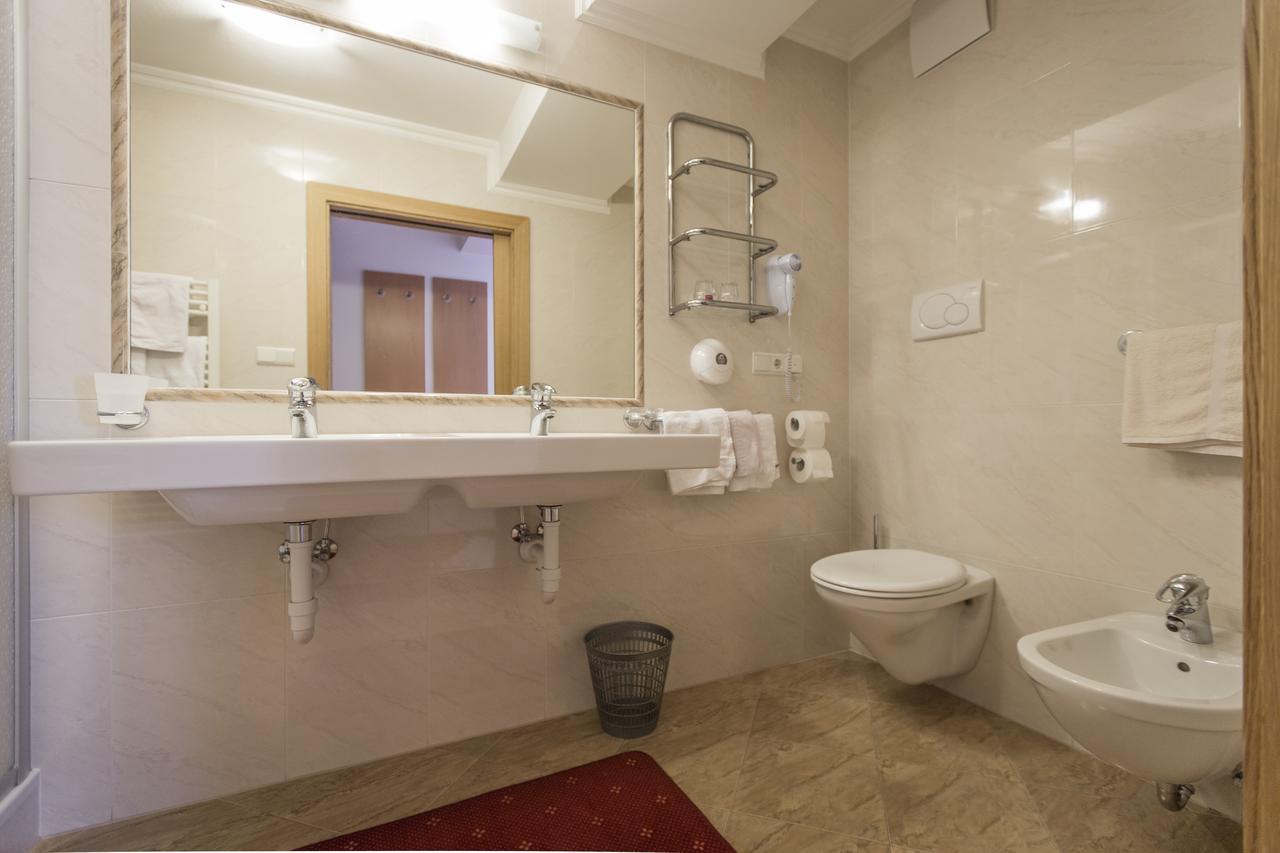 Hotel Neuwirt Cadipietra Luaran gambar